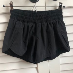lululemon size 6 running shorts